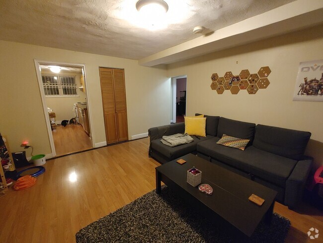 Building Photo - Great 2 bed 1 Bath in Brighton Rental
