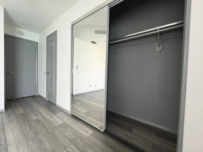 Photo - 1225 N Wickham Rd Unidad 823