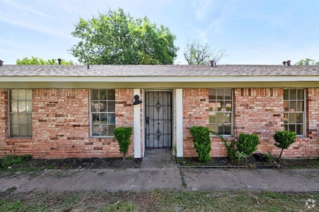 Building Photo - 903 N Meadows Dr Rental