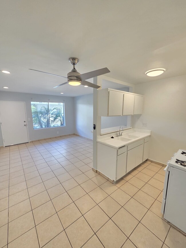 4660 Kester Ave Unit 111