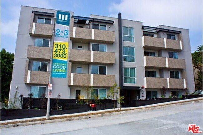Building Photo - 1411 Barry Ave Unit ph5