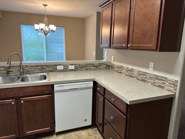 Photo - Very Nice & Clean 3 Bedroom 2 1/2 Bath 2 S...