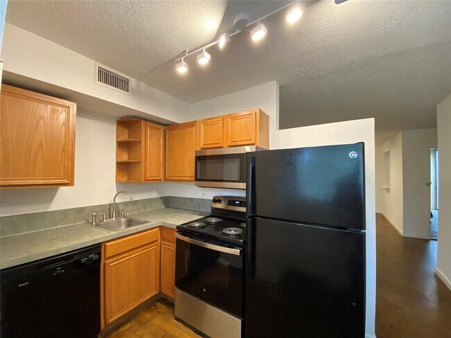 Photo - 1112 Lawrence St Unit 13