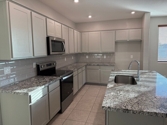 Photo - 2020 E Kansas Dr