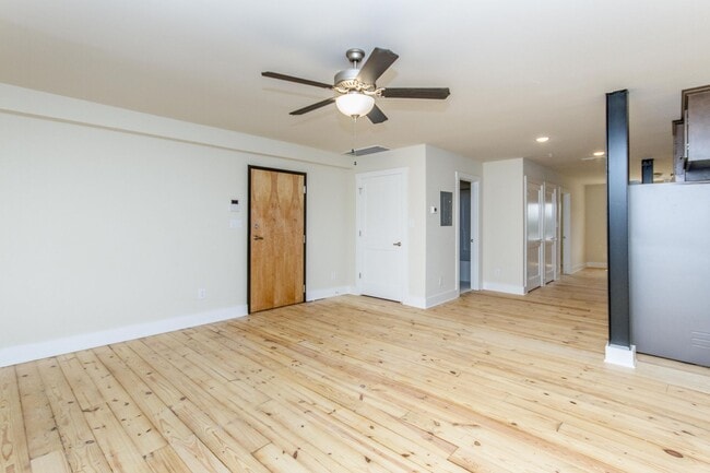 Photo - 106 N Main St