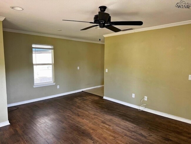 Photo - 2918 Featherston Ave