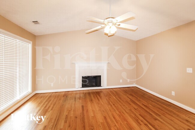 Photo - 5082 Memory Ln