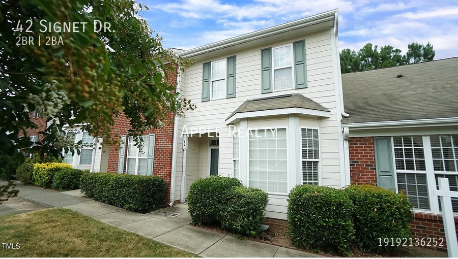 Photo - 42 Signet Dr