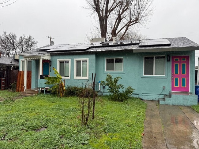 Building Photo - 216 11th St