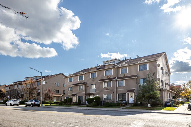 150 Richmond Hill Rd - Honey Bee Condos