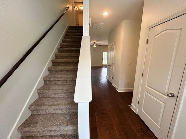 Photo - 3013 Thornbury Pl