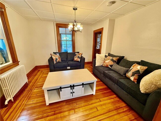 Photo - 60 Dixon St