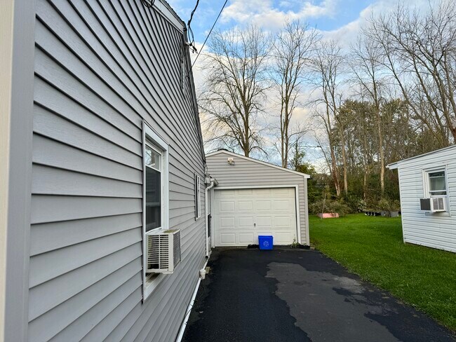 Photo - 79 Mill St