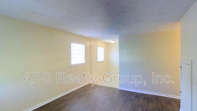 Photo - 1020 Meadowbrook Blvd