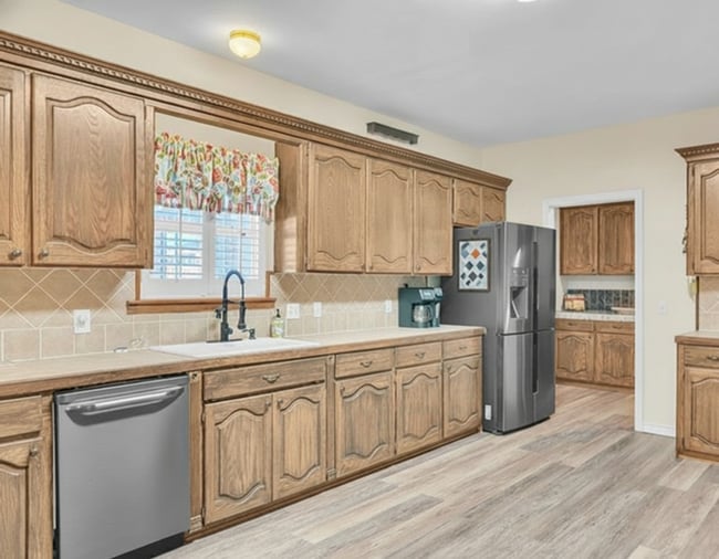 Photo - 4/2 on 2 acreas  Longview ISD