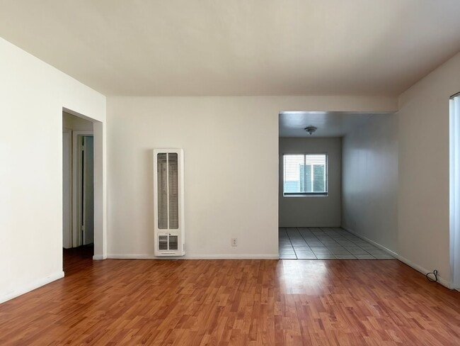 Building Photo - LB1702 (lease only) Unit 4