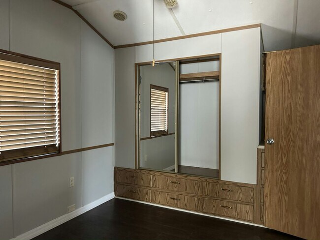 Photo - 16731 US-301