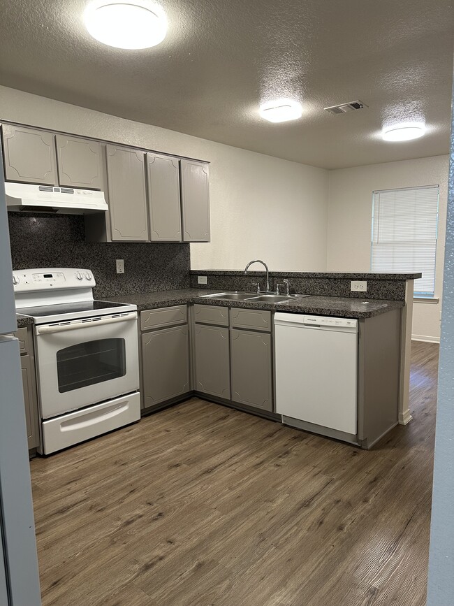 Photo - 304 N Ann Blvd