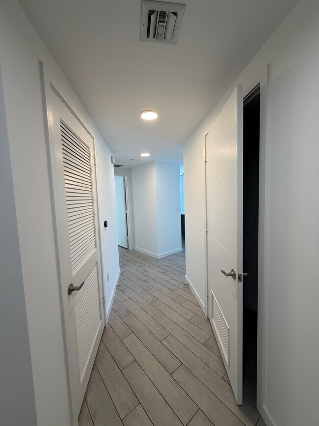 Photo - 112 NW 31st St Unidad A2