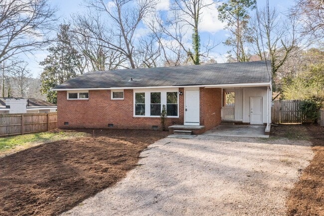 Building Photo - Beautiful 3BR Home in SE Raleigh - Fully Renovated + HUGE Fenced in Yard!