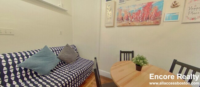 Photo - 56 Queensberry St Unit 6