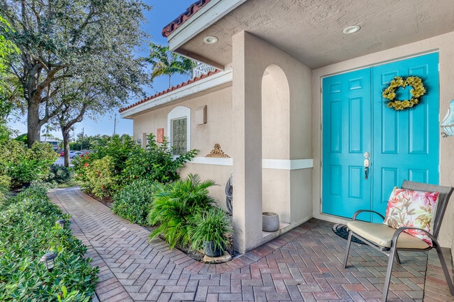 Photo - 2560 NE 11th St