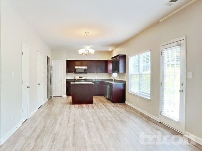 Photo - 1129 Hawick Dr