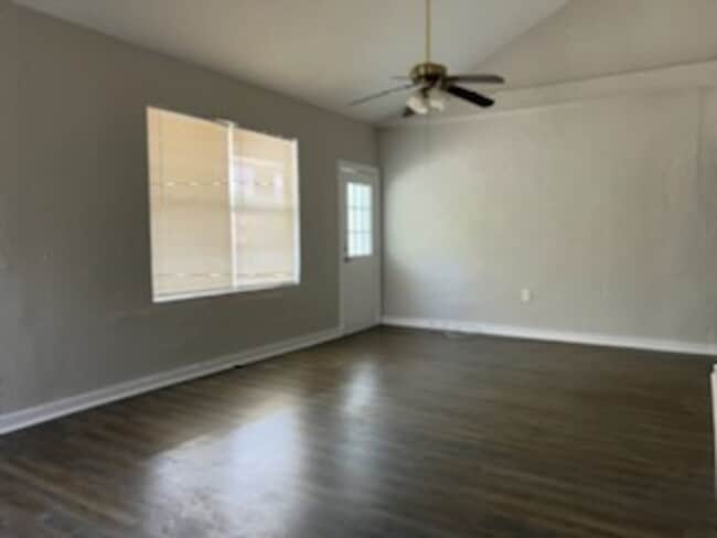 Photo - 667 W Osceola St