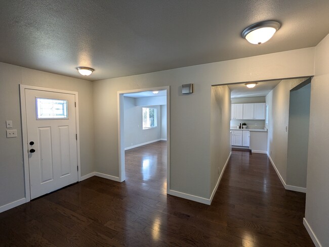 Photo - 821 S 117th St