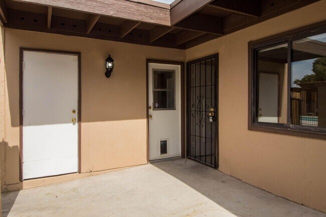 Photo - Amazing home is now available in heart of Glendale/ Utilities included only $1550.00