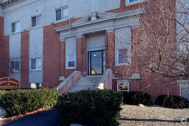 Fifth Avenue Apartments