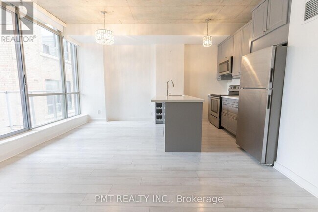 Photo - 36 Charlotte St Unit 401