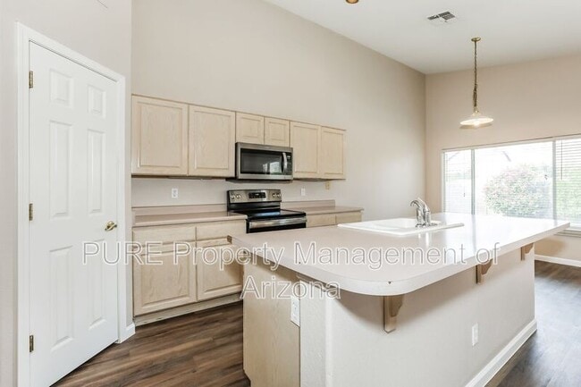 Photo - 624 W Douglas Ave