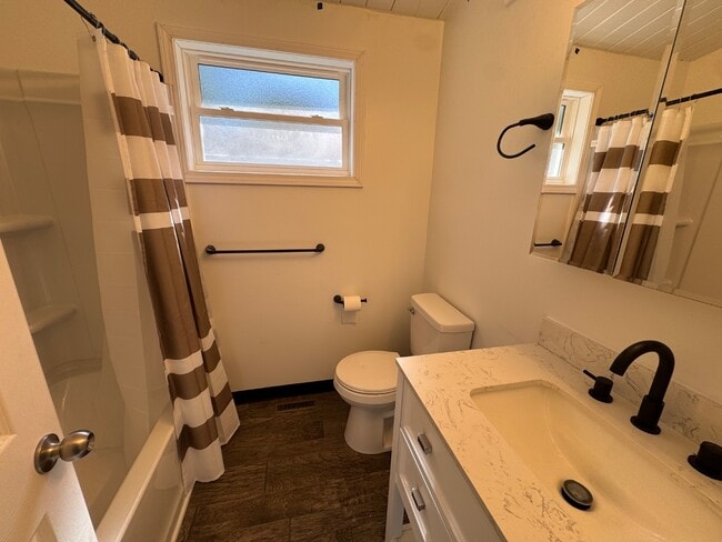 Photo - 1240 Okema St