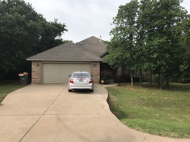 Photo - 3 bd/2 ba on Half acre - Edmond Schools