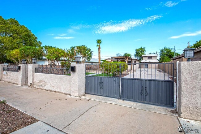 Photo - 617 S 6th Ave House