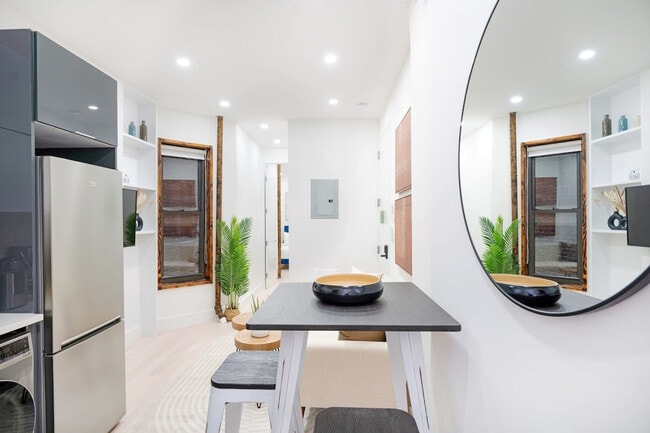 Photo - 515 W 48th St Unit ID1022015P