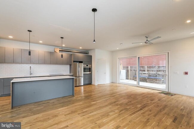 Photo - 2328 Memphis St Unit B2