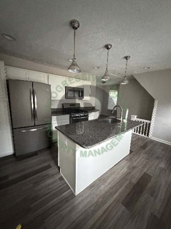 Photo - 2562 W 10th St