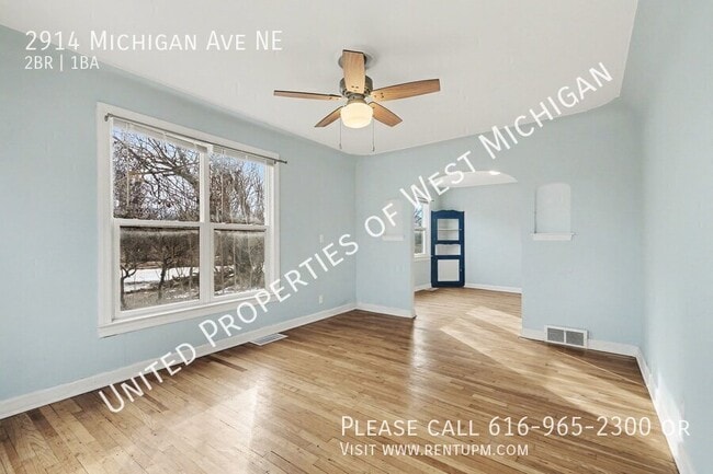 Photo - 2914 Michigan St NE