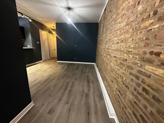 living room - 2405 N Neva Ave Unit ground