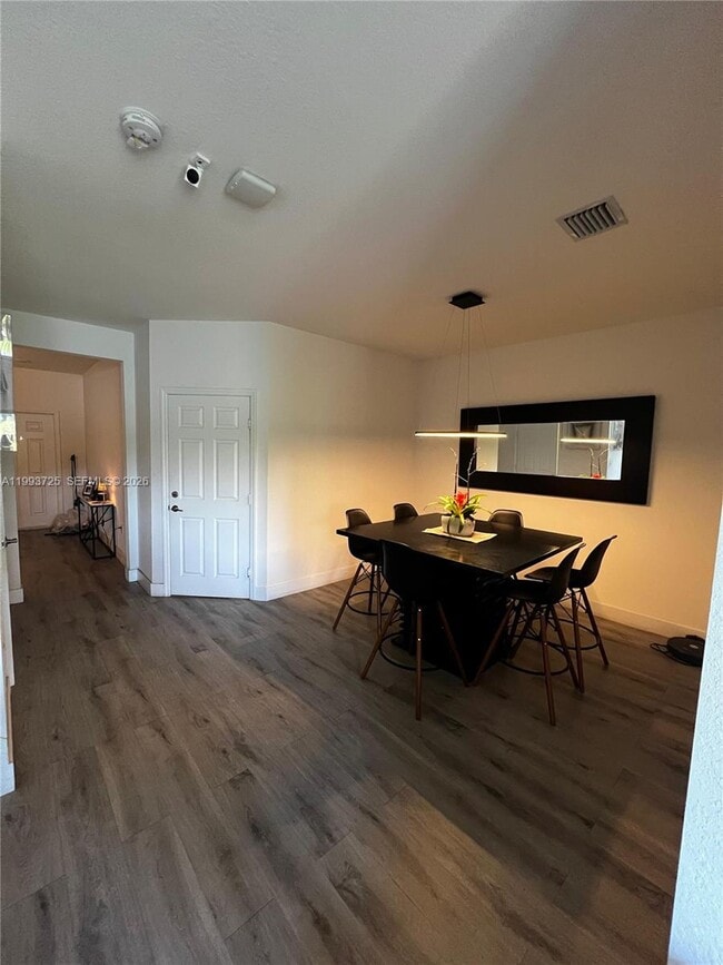 Photo - 5942 Mustang Manor