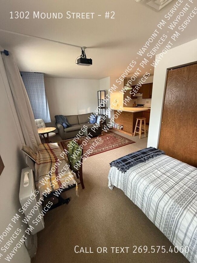 Building Photo - 1302 Mound St Unit #2