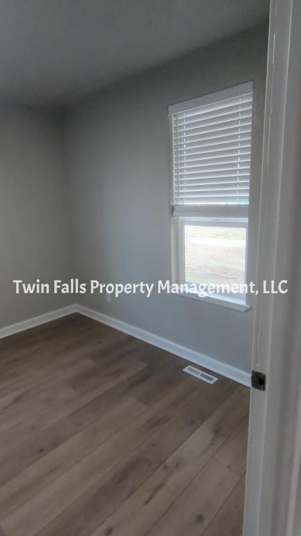 Photo - 354 7th Ave E