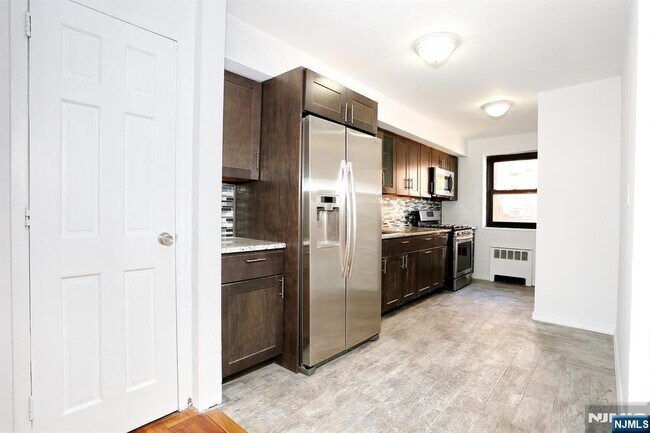 Photo - 208 Anderson St Unit S4F