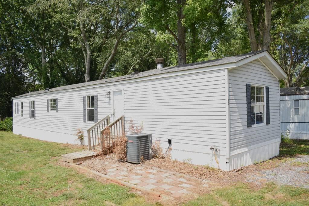 Photo - 109 Embert Ln