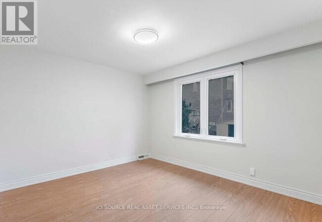 Photo - 4 Dempster St