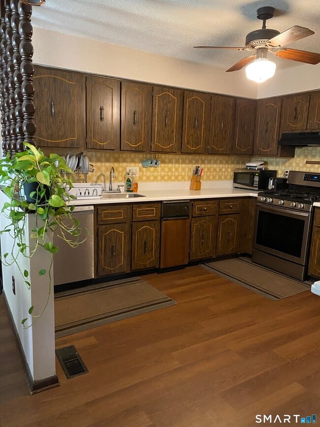 Photo - 630 Longfellow Dr