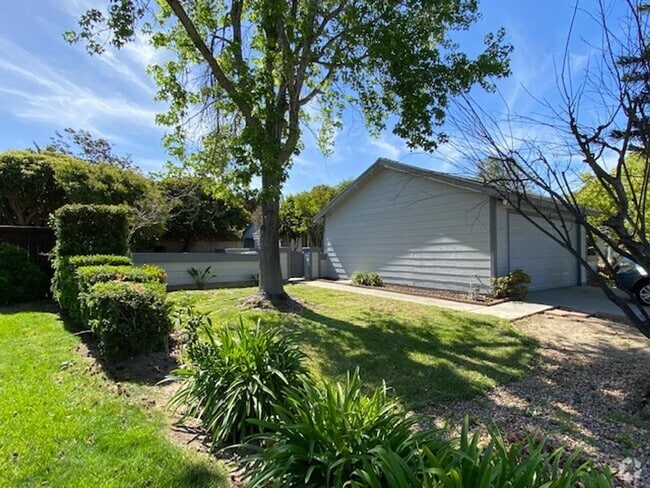 Building Photo - Charming 3 Bedroom, 2 Bath Home in San Mar...