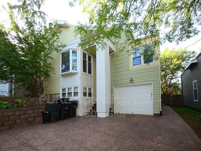 Building Photo - 1217 Pierce St